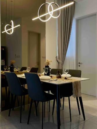 Apartemen Quill Luxury 3pax Designer By Hausome *