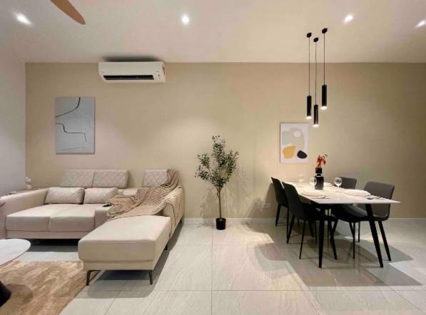 Quill Luxury 3pax Designer By Hausome * Kuala Lumpur