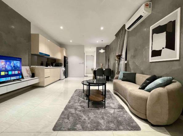 Apartemen Quill Luxury 3pax Designer By Hausome *